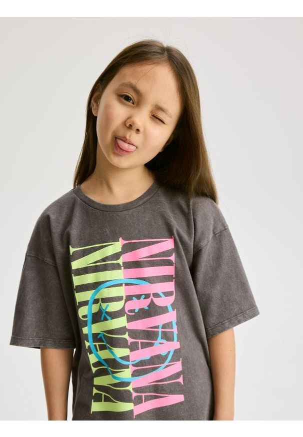 Reserved - T-shirt Nirvana - ciemnoszary. Kolor: szary. Materiał: bawełna