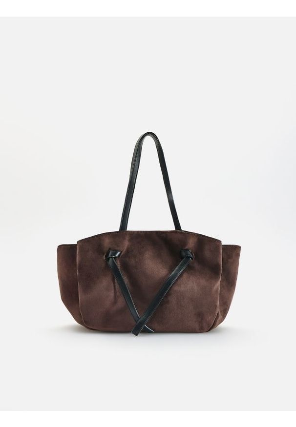 Reserved - Torebka shopper z imitacji zamszu - ciemnobrązowy. Kolor: brązowy. Materiał: zamszowe