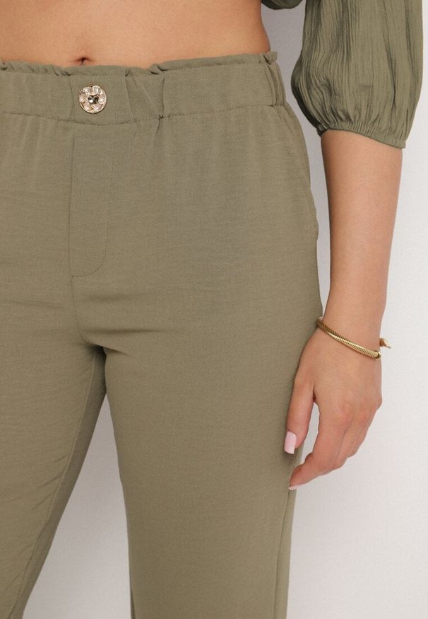 Born2be - Zielone Spodnie o Klasycznym Kroju z Gumką w Talii Tilunea. Okazja: na co dzień. Kolor: zielony. Styl: klasyczny