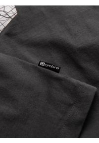 Ombre Clothing - T-shirt męski bawełniany z printem motywu mapy - grafitowa V1 OM-TSPT-0169 - XXL. Kolor: szary. Materiał: bawełna. Długość rękawa: krótki rękaw. Długość: krótkie. Wzór: nadruk #7