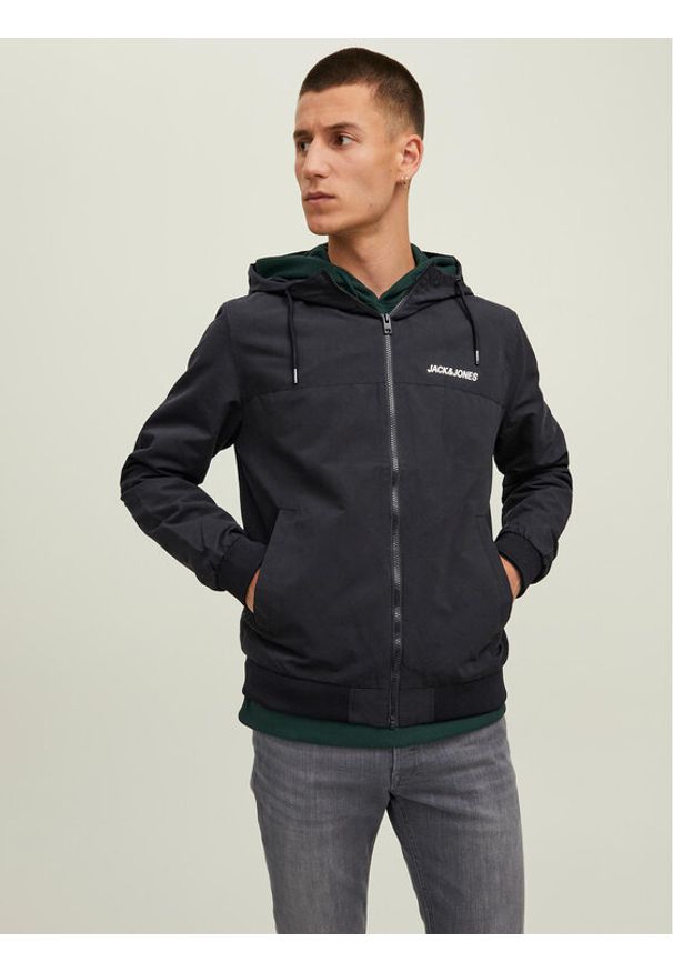Jack & Jones - Jack&Jones Kurtka przejściowa 12200208 Czarny Regular Fit. Kolor: czarny. Materiał: syntetyk