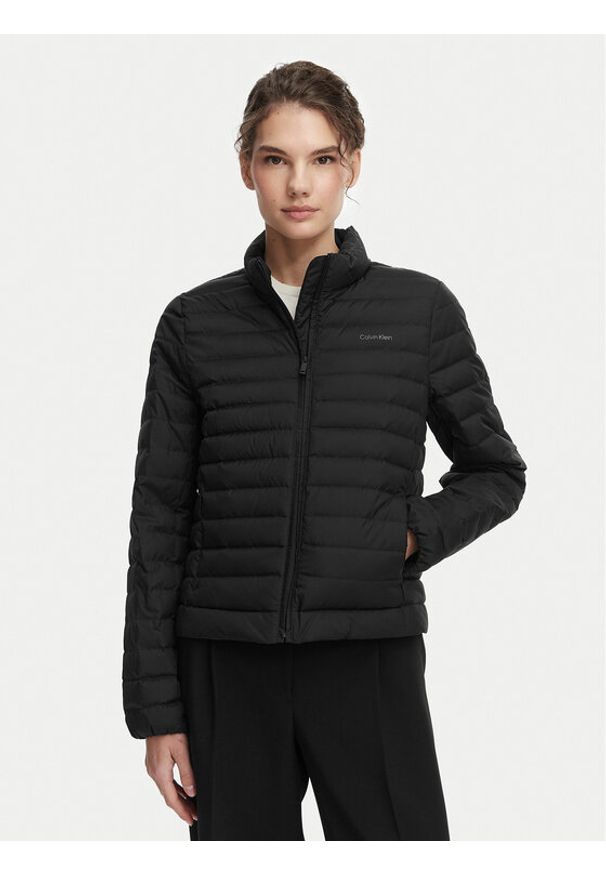 Calvin Klein Kurtka puchowa LV044G502G Czarny Regular Fit. Kolor: czarny. Materiał: syntetyk