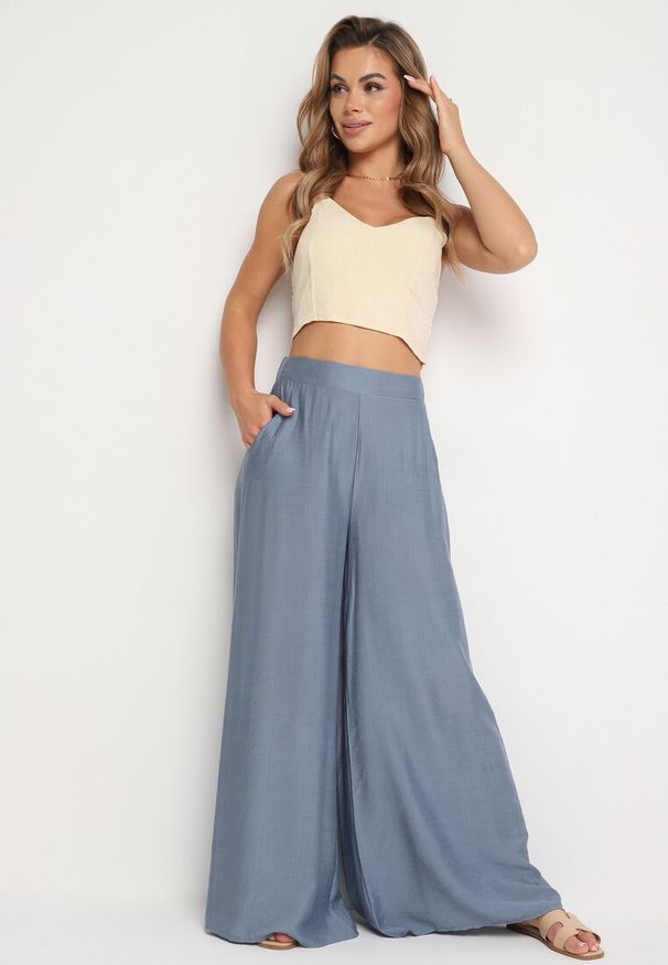 Born2be - Niebieskie Szerokie Spodnie z Gumką w Pasie i Kieszeniami przy Biodrach Boulia. Kolor: niebieski