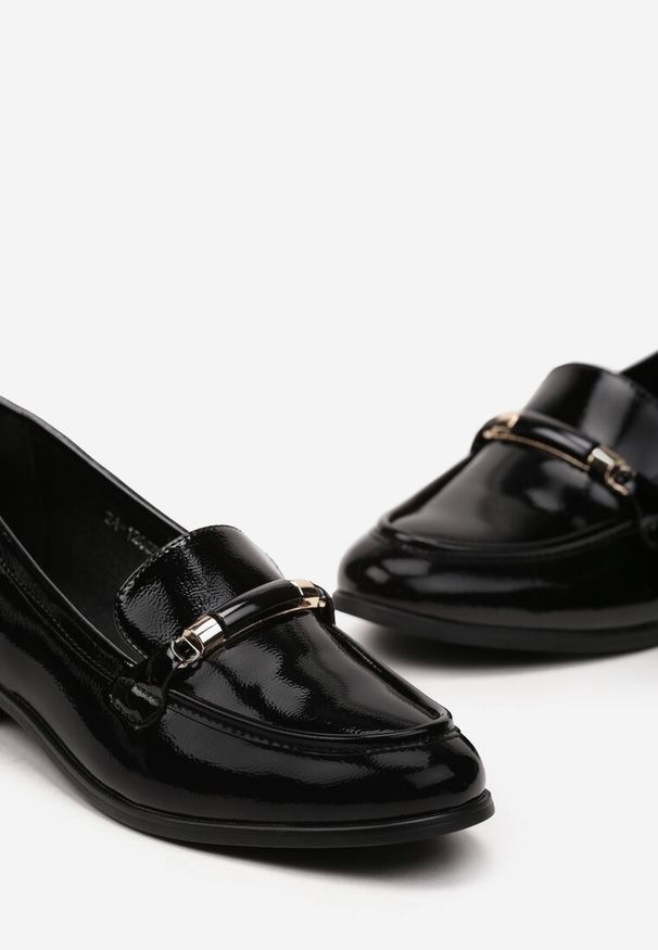 Born2be - Czarne Lakierowane Mokasyny Loafersy z Minimalistyczną Klamrą i Skórzaną Wkładką Sathoma. Zapięcie: klamry. Kolor: czarny. Materiał: lakier, skóra