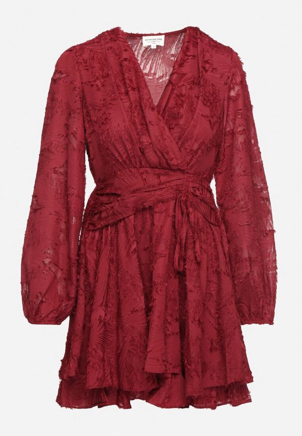 Born2be - Bordowa Sukienka z Ozdobnymi Niteczkami i Marszczeniem Forenamia. Okazja: na co dzień. Kolor: czerwony. Wzór: aplikacja. Typ sukienki: kopertowe. Styl: casual