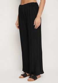 Born2be - Czarny Komplet Bluzka z Wiązanym Paskiem i Szerokie Spodnie Dolarea. Kolor: czarny. Wzór: aplikacja #6