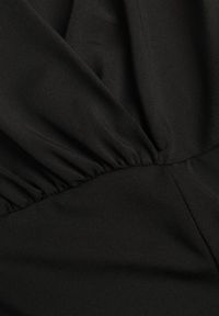 Renee - Czarna Sukienka z Wiskozą o Kopertowym Kroju z Rozcięciem i Wiązanym Paskiem Tesela. Okazja: na co dzień. Kolor: czarny. Materiał: wiskoza. Typ sukienki: kopertowe. Styl: casual #8