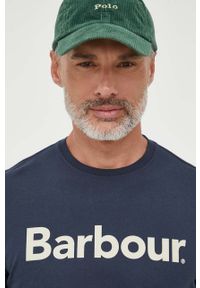 Barbour t-shirt bawełniany kolor granatowy z nadrukiem. Kolor: niebieski. Materiał: bawełna. Wzór: nadruk. Styl: klasyczny #3
