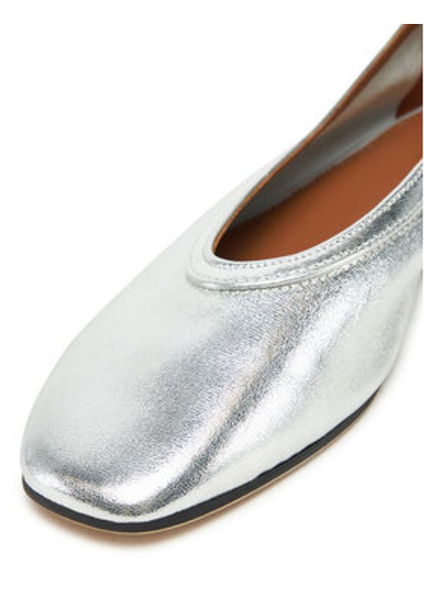 TOMMY HILFIGER - Tommy Hilfiger Baleriny Soft Metal Lthr Ballerina No Bow FW0FW08601 Srebrny. Kolor: srebrny. Materiał: skóra