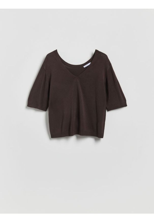 Reserved - Sweter z wiskozą - ciemnobrązowy. Kolor: brązowy. Materiał: wiskoza