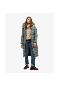 Superdry - Długi pikowany płaszcz z kapturem Fuji od SUPERDRY. Typ kołnierza: kaptur. Kolor: zielony. Długość rękawa: długi rękaw. Długość: długie. Styl: elegancki #1