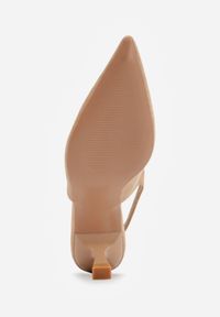 Renee - Ciemnobeżowe Czółenka Slingback na Kaczuszce z Imitacji Zamszu Mairiko. Nosek buta: szpiczasty. Zapięcie: sprzączka. Kolor: beżowy. Materiał: zamsz. Sezon: lato. Obcas: na szpilce. Wysokość obcasa: średni #7