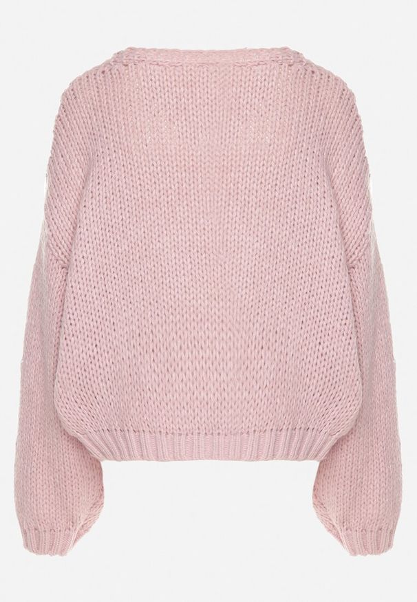Born2be - Różowy Kardigan w Kwiatowy Wzór Zapinany na Ozdobną Agrafkę Patinita. Okazja: na co dzień. Kolor: różowy. Materiał: jeans. Długość: długie. Wzór: kwiaty. Styl: elegancki, casual