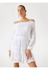 Guess Sukienka 175311 Biały Classic Fit. Kolor: biały