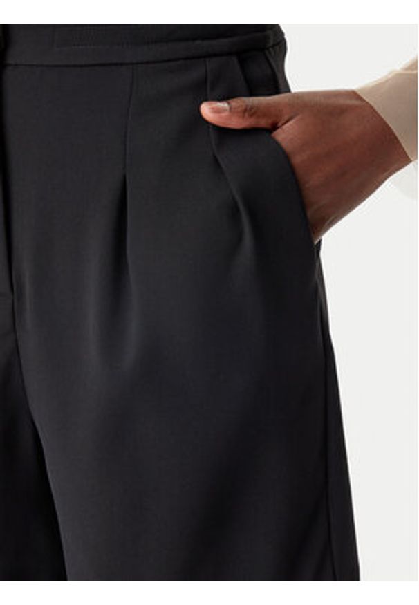 Patrizia Pepe Szorty materiałowe 8P0697/A545-K103 Czarny Regular Fit. Kolor: czarny. Materiał: syntetyk