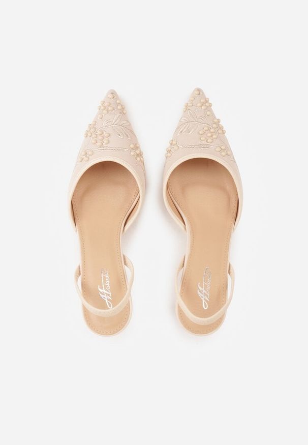 Born2be - Beżowe Sandały na Szpilce Ozdobione Koralikami i Haftem Iphorise. Okazja: na co dzień. Kolor: beżowy. Wzór: aplikacja, haft. Obcas: na szpilce. Styl: casual, elegancki, klasyczny, wizytowy