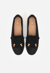 Renee - Czarne Mokasyny z Koralikami Kokardą i Frędzlami Nahda. Okazja: na co dzień. Kolor: czarny. Materiał: jeans. Styl: casual, street #2