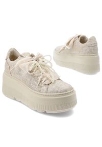 CheBello - Złote Sneakersy Chebello Stylowe Obuwie Damskie Na Platformie. Kolor: złoty. Szerokość cholewki: normalna. Wzór: aplikacja. Obcas: na platformie. Styl: elegancki #4