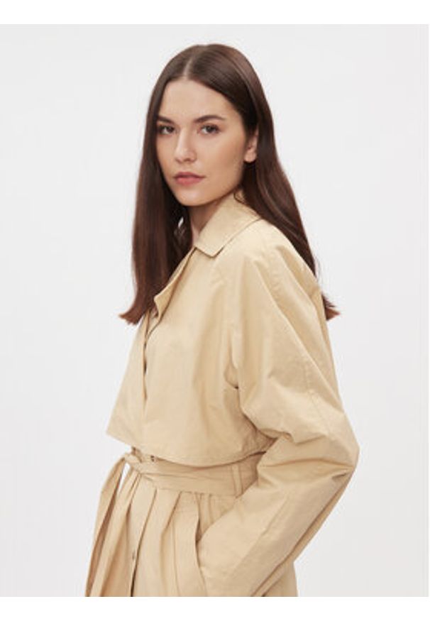 Calvin Klein Jeans Trencz J20J222582 Beżowy Regular Fit. Kolor: beżowy. Materiał: syntetyk