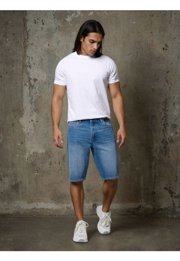 Sinsay - Szorty jeansowe z efektem sprania - niebieski. Kolor: niebieski