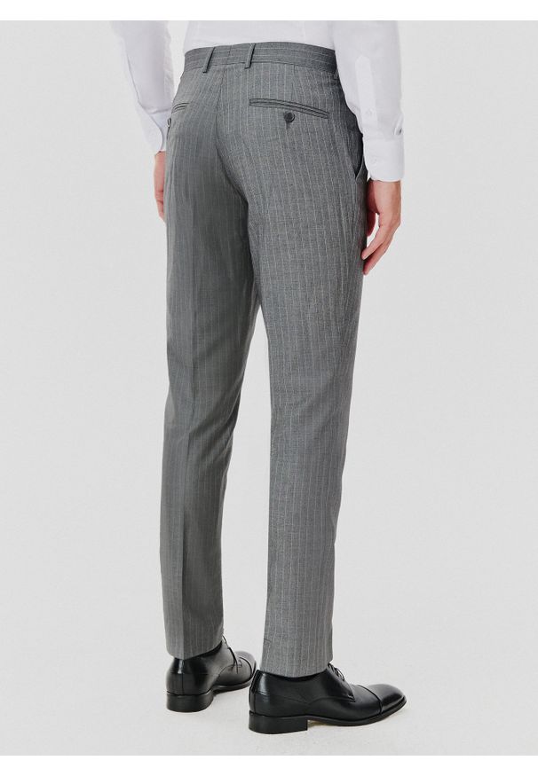 Pako Lorente - PAKO LORENTE – Szare spodnie garniturowe w prążek. Kolor: szary. Materiał: wiskoza, poliester. Wzór: prążki. Styl: elegancki