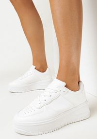 Born2be - Białe Sneakersy Aryasephona. Kolor: biały. Materiał: materiał, skóra ekologiczna. Obcas: na platformie