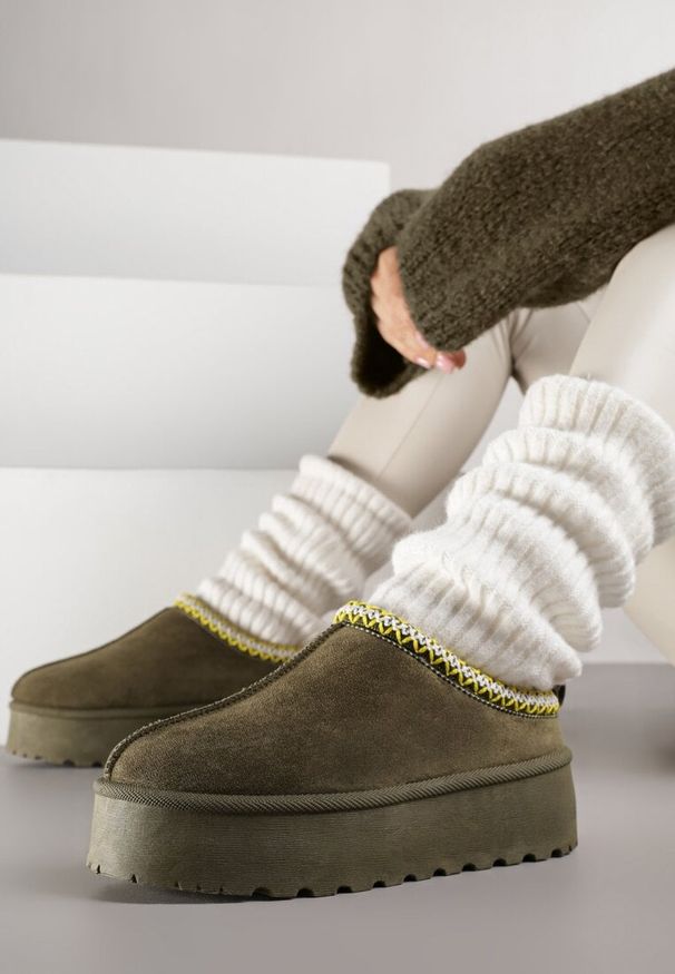 Renee - Zielone Śniegowce na Platformie z Niską Cholewką i Haftowanym Wzorem Zivilae. Okazja: na co dzień. Wysokość cholewki: przed kostkę. Kolor: zielony. Materiał: puch, jeans. Szerokość cholewki: normalna. Wzór: haft. Obcas: na platformie. Styl: casual