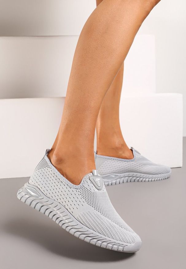 Born2be - Szare Buty Sportowe Wsuwane z Elastyczną Cholewką Risacada. Okazja: na co dzień. Zapięcie: bez zapięcia. Kolor: szary. Materiał: jeans. Szerokość cholewki: normalna. Obcas: na obcasie. Wysokość obcasa: niski