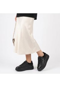 Sneakersy damskie Filippo, wykonane ze skóry naturalnej modny fason na wysokiej platformie klasyczne sznurowanie, czarne, DP6058/26 BK. Okazja: na co dzień. Zapięcie: sznurówki. Kolor: czarny. Materiał: skóra. Obcas: na platformie #4