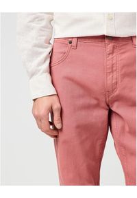 Wrangler - MESKIE SPODNIE WRANGLER GREENSBORO DESERT ROSE 112362445 #5