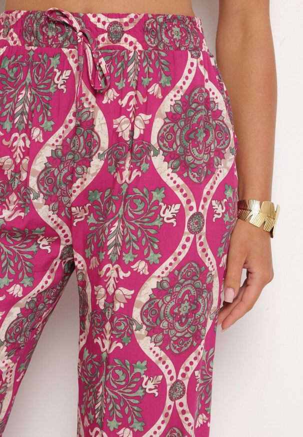 Born2be - Fuksjowe Szerokie Spodnie z Wiskozy w Stylu Boho z Gumką w Pasie i Wysokim Stanem Tiamaylee. Okazja: na co dzień, na plażę, na spacer. Stan: podwyższony. Kolor: różowy. Materiał: wiskoza. Sezon: lato. Styl: boho