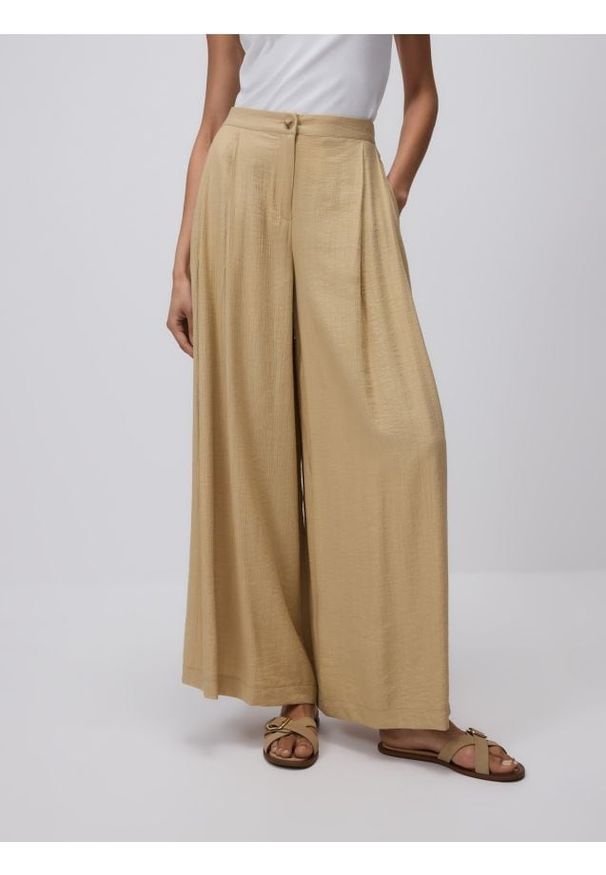 Reserved - Luźne spodnie z wiskozy - warm olive. Materiał: wiskoza