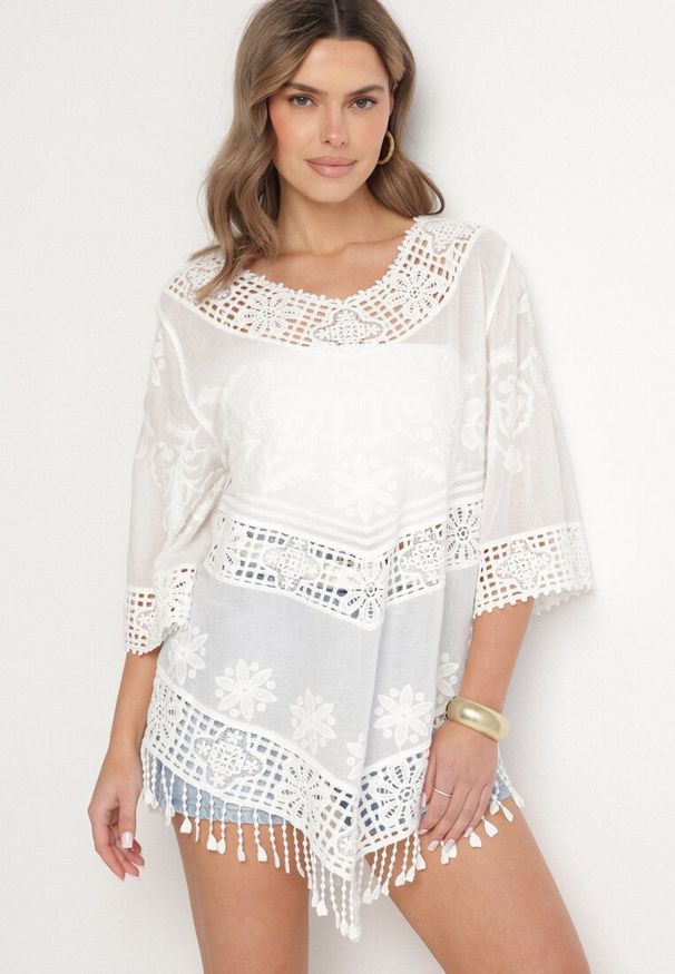Born2be - Biała Bawełniana Bluzka Oversize w Stylu Boho z Haftem i Koroną Maivienne. Okazja: na co dzień. Typ kołnierza: dekolt w serek. Kolor: biały. Długość: krótkie. Wzór: haft. Materiał: bawełna. Długość rękawa: krótki rękaw. Sezon: lato, wiosna. Styl: boho