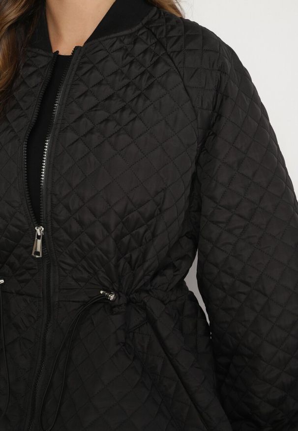 Born2be - Czarna Kurtka Pikowana Bomberka Ellieanna. Kolor: czarny. Styl: elegancki