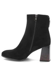 Czarne Botki Goodin Wygodne Obuwie Damskie Zapinane Na Suwak. Okazja: na co dzień, na spotkanie biznesowe. Zapięcie: zamek. Kolor: czarny. Szerokość cholewki: normalna. Wzór: geometria. Materiał: zamsz. Obcas: na obcasie. Styl: elegancki, klasyczny, biznesowy, wizytowy, casual. Wysokość obcasa: średni #2