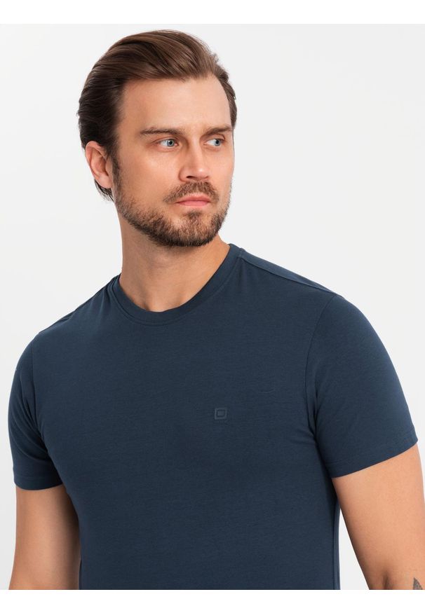 Ombre Clothing - Zestaw męskich t-shirtów z okrągłym dekoltem – granatowy/czarny V3. Okazja: na co dzień. Kolor: niebieski. Materiał: bawełna, elastan, jersey, dzianina. Wzór: nadruk. Styl: casual