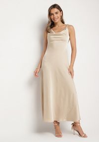 Born2be - Beżowa Sukienka Vices z Ozdobnym Tyłem i Wiązaniem Zimea. Okazja: na randkę, na imprezę, na wesele, na ślub cywilny. Kolor: beżowy. Styl: klasyczny #1