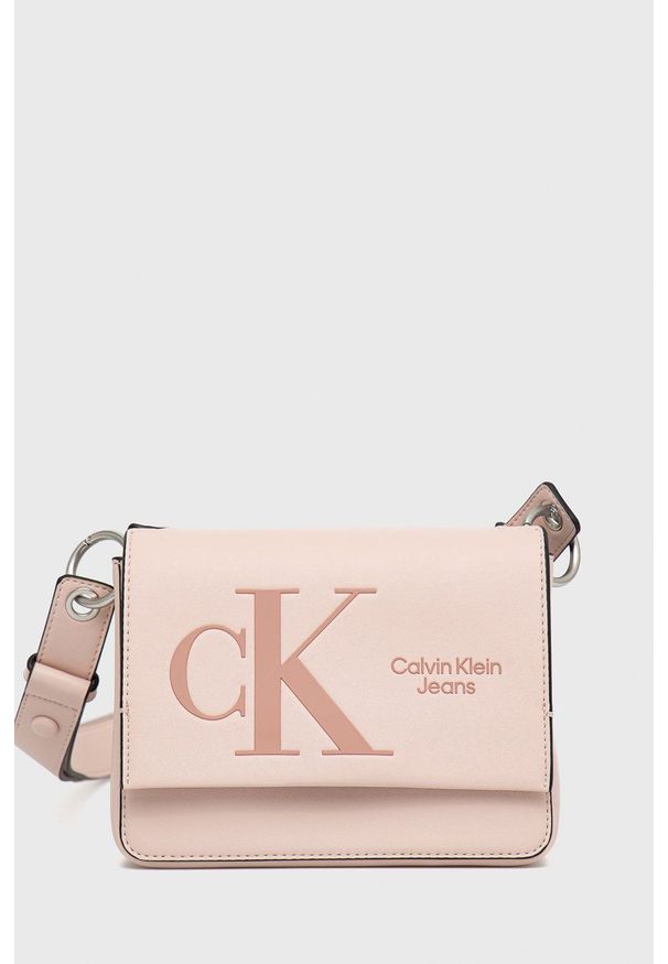 Calvin Klein Jeans torebka K60K609314.PPYY kolor różowy. Kolor: różowy. Rodzaj torebki: na ramię
