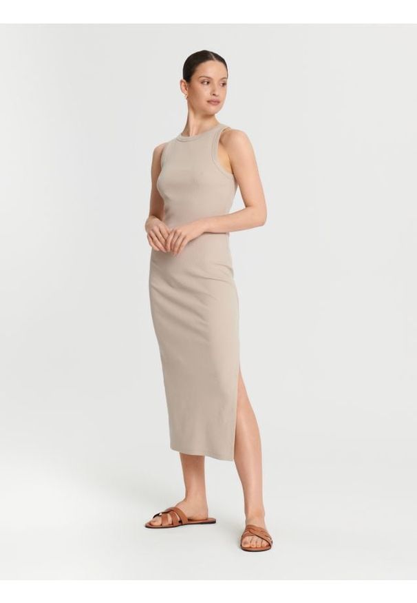 Sinsay - Sukienka midi - beżowy. Kolor: beżowy. Materiał: włókno, bawełna. Długość: midi