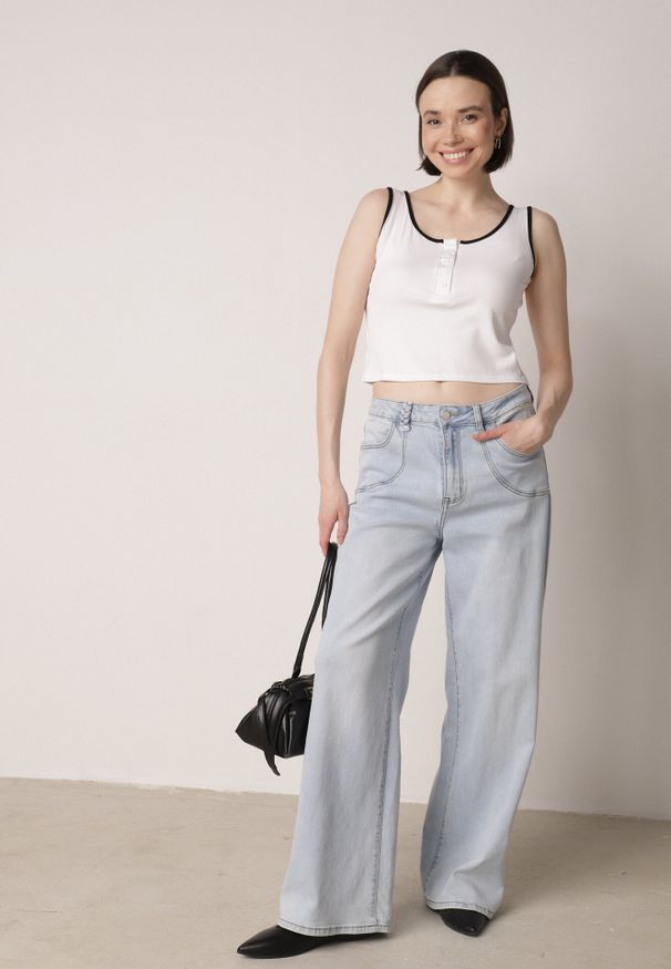 Born2be - Biały Bawełniany Top w Prążki z Guzikami przy Dekolcie Bervise. Okazja: na co dzień. Kolor: biały. Materiał: bawełna. Wzór: prążki. Styl: casual