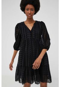 Answear Lab sukienka kolor czarny mini rozkloszowana. Kolor: czarny. Materiał: tkanina. Typ sukienki: rozkloszowane. Styl: wakacyjny. Długość: mini #4