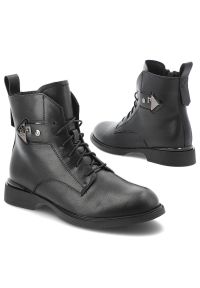 Czarne Botki Maciejka Stylowe Obuwie Damskie. Okazja: na co dzień. Kolor: czarny. Materiał: skóra. Szerokość cholewki: normalna. Wzór: aplikacja. Styl: elegancki #7