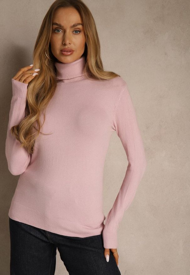 Renee - Różowy Golf z Bawełną w Klasycznym Stylu Reiredia. Typ kołnierza: golf. Kolor: różowy. Materiał: bawełna. Styl: klasyczny