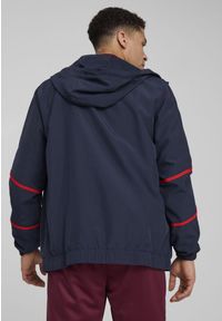 Puma - Męska kurtka przedmeczowa z tkaniny FC Red Bull Salzburg PUMA Club Navy Red Blue. Kolor: czerwony, niebieski, wielokolorowy. Materiał: tkanina
