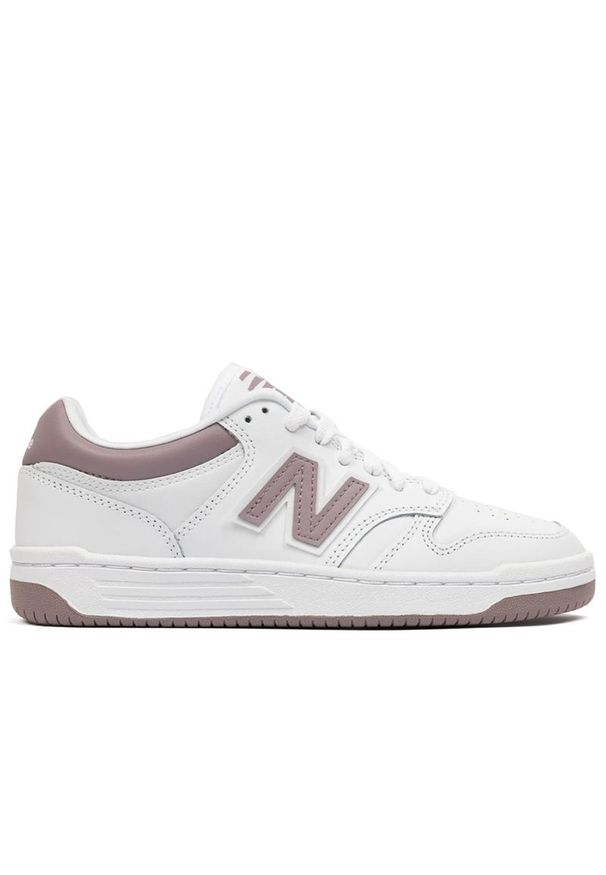 Buty New Balance GSB480WI - białe. Okazja: na co dzień. Kolor: biały. Materiał: skóra, syntetyk, materiał. Szerokość cholewki: normalna. Sport: turystyka piesza