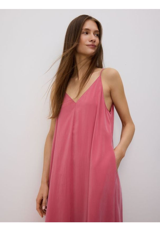 Reserved - Sukienka maxi z modalu - brudny róż. Kolor: różowy. Długość: maxi