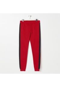 Sinsay - Spodnie dresowe z lampasami - Czerwony. Kolor: czerwony. Materiał: dresówka #1