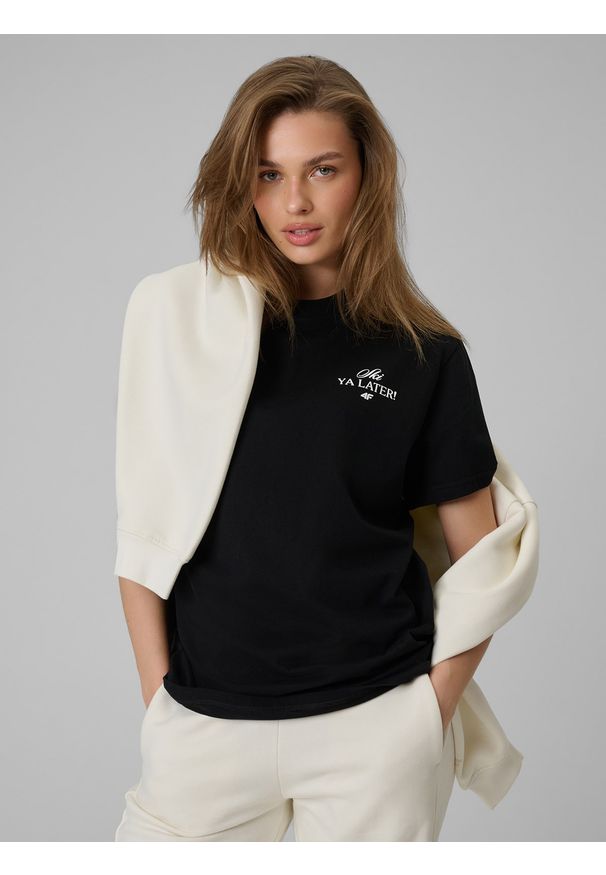 4f - 4F T-shirt loose z nadrukiem damski - czarny M. Okazja: na co dzień, do domu. Kolor: czarny. Materiał: skóra, dzianina, bawełna, materiał. Wzór: nadruk. Styl: casual