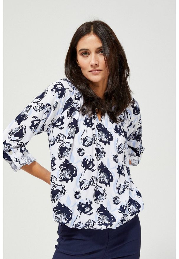 MOODO - Bluzka koszulowa z ozdobnym dekoltem. Typ kołnierza: bez kołnierzyka. Materiał: wiskoza. Długość rękawa: długi rękaw. Długość: długie. Wzór: kwiaty