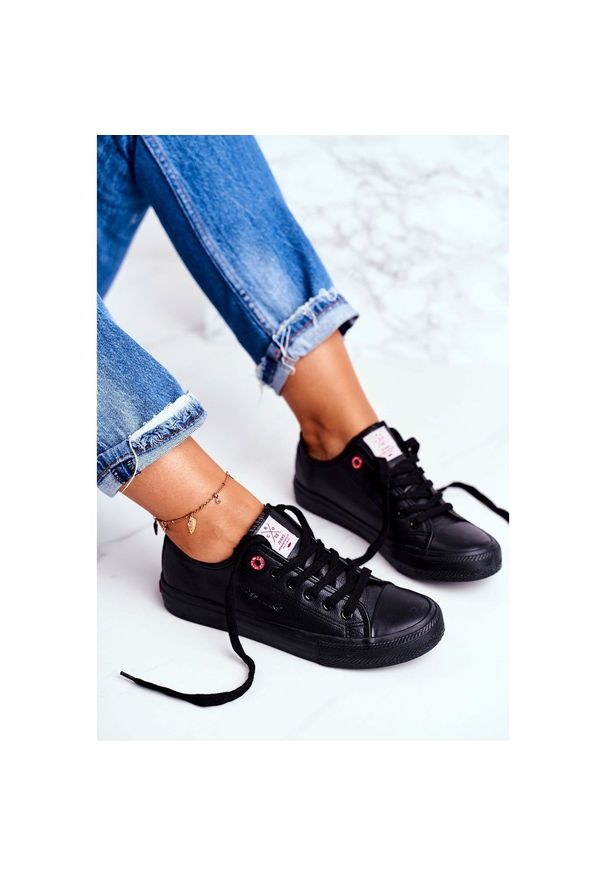 Damskie Trampki Cross Jeans Czarne DD2R4029CFW20. Okazja: do pracy. Kolor: czarny. Materiał: skóra, guma. Wzór: aplikacja. Sezon: lato. Styl: klasyczny